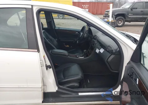 2004 Mercedes-Benz C 240 z USA, uszkodzony, nr VIN WDBRF61J84A639290